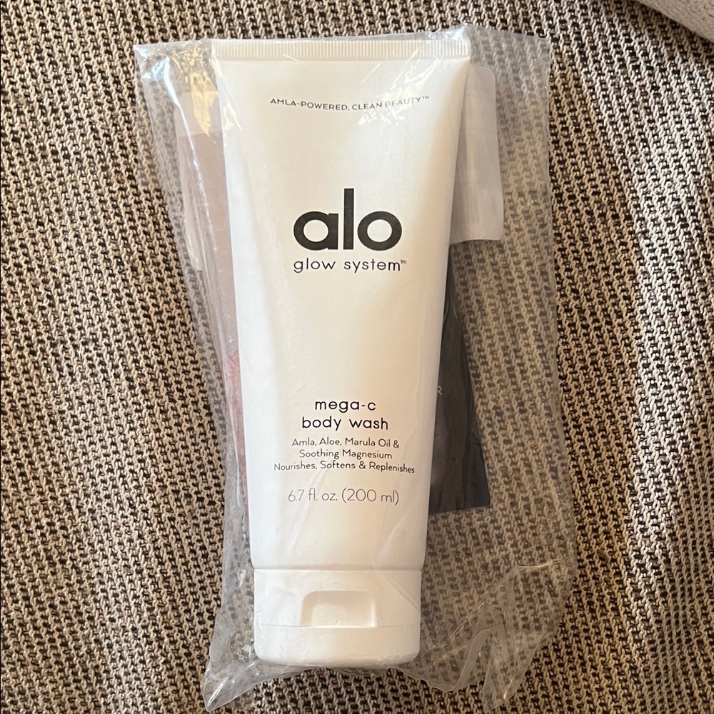 ALO Yoga mega-c body wash *unopened*